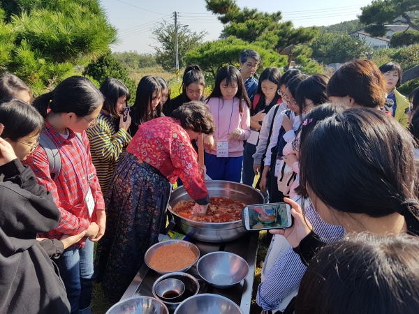 2017년 진행했던 자유학기제 중 농촌융복합산업 실습장에서 진행한 현장수업 사진 2017년 진행했던 자유학기제 중 농촌융복합산업 실습장에서 진행한 현장수업 사진
