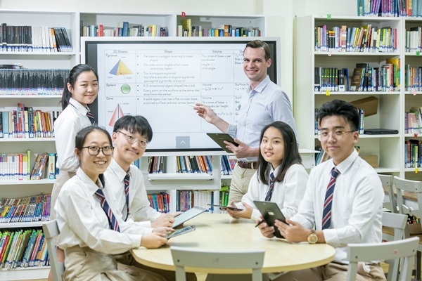 [더구루=조인성 기자] 삼성전자가 싱가포르 한국국제학교에 디지털 플립차트 삼성 플립을 공급하며 스마트 스쿨 사업에 앞장섰다