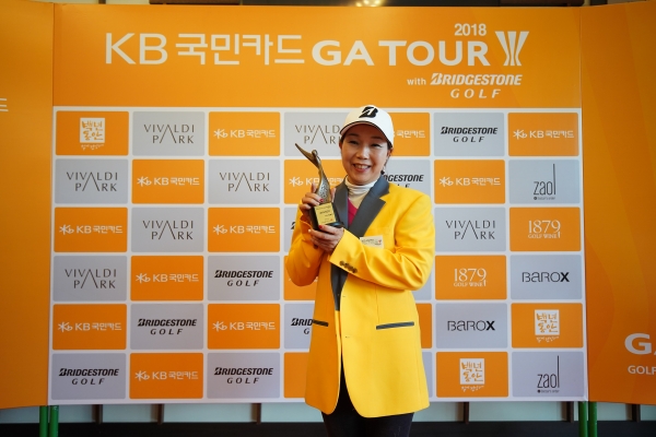 골프존이 11월 4일과 5일 개최한 ‘2018 KB국민카드 GATOUR with 브리지스톤골프 8차 대회’ 필드 결선에서 김지숙이 통합부 우승을 차지했다.